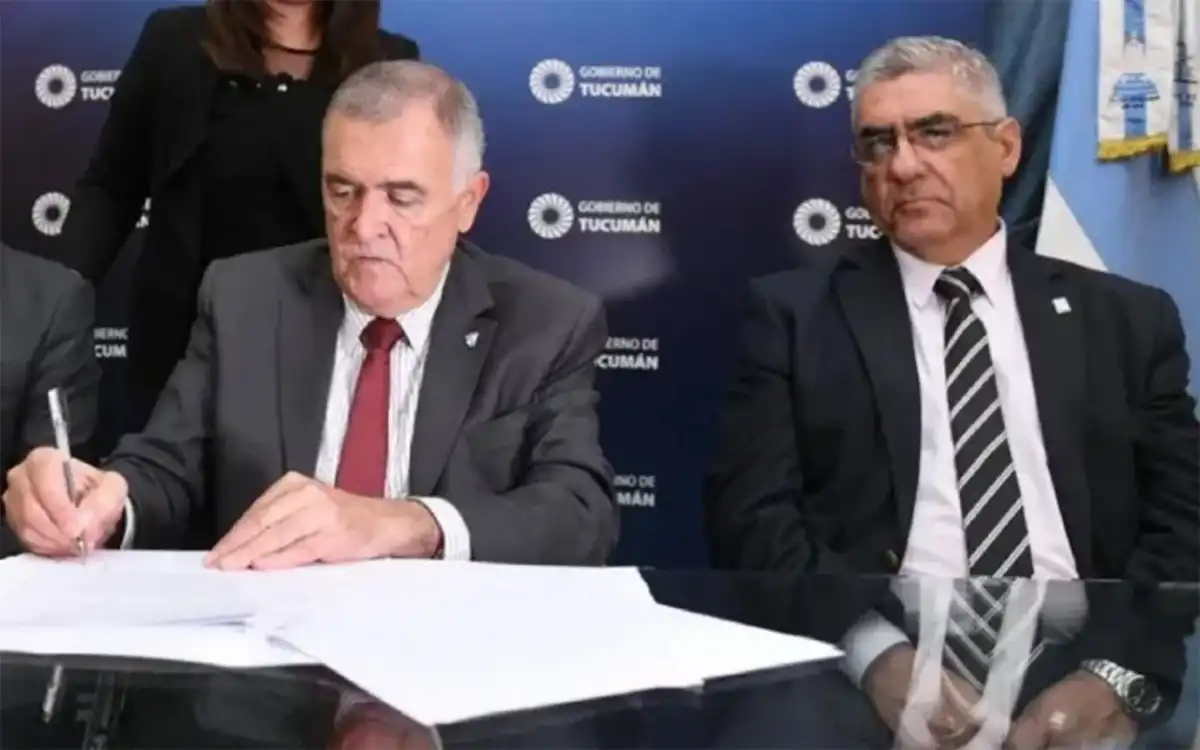 ORDEN FISCAL. El Gobernador, el ministro de Economía y Producción, Daniel Abad, avaló los recortes que el ministro Abad ejecuta para asegurar el déficit cero. comunicación pública