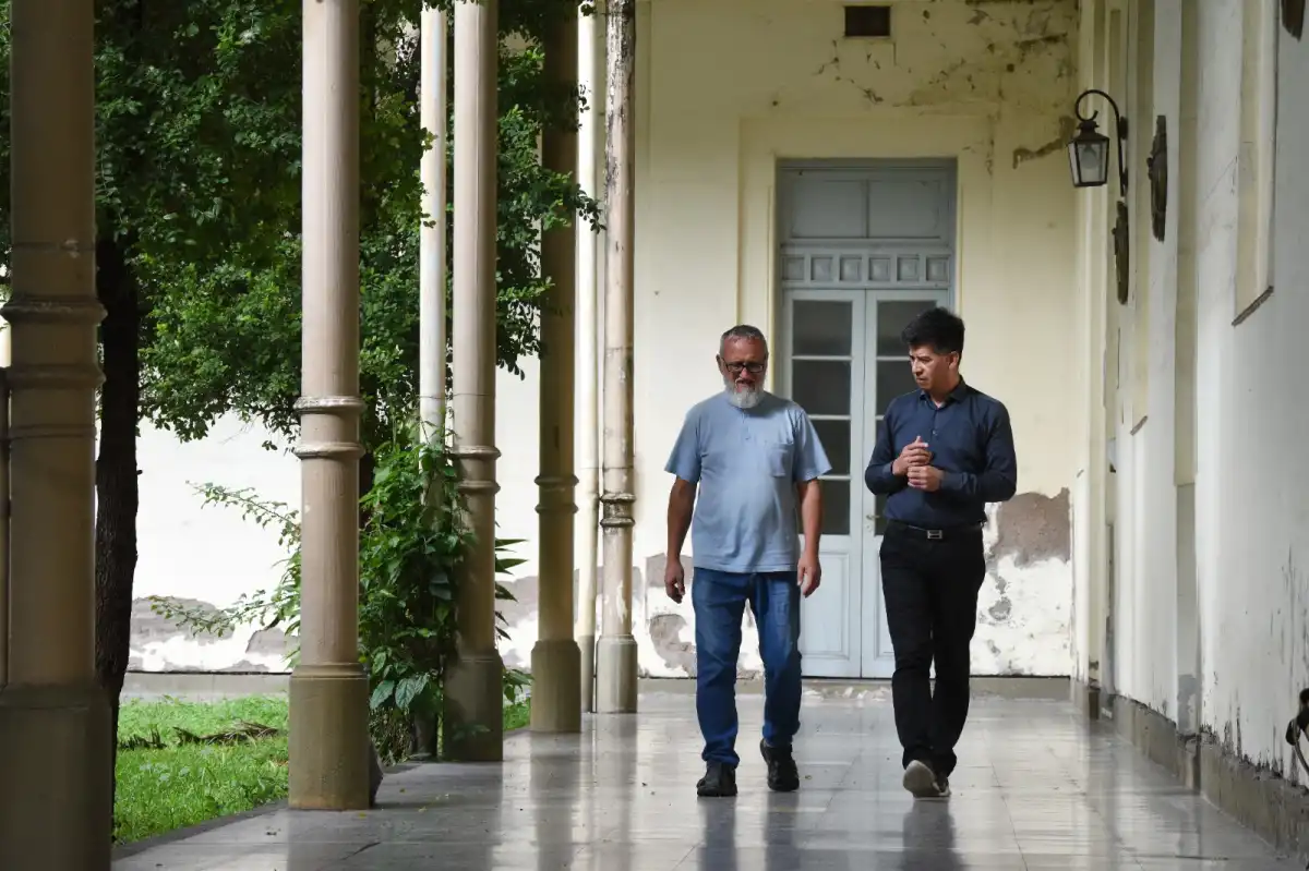 DISCERNIMIENTO. El padre Pío acompaña a Sergio y al resto de los seminaristas en este camino al que fueron llamados. LA GACETA/ Foto de Analía Jaramillo 