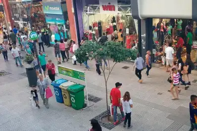Día del Trabajador: cómo funcionarán los servicios y comercios este fin de semana largo