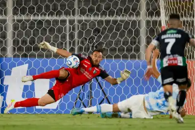VIDEO: El arquero de Palestino atajó tres penales en cinco minutos ante Gremio y revivió una histórica marca argentina