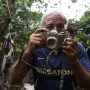 Juan, el fotógrafo de La Madrid que protege de las inundaciones los recuerdos de todo un pueblo