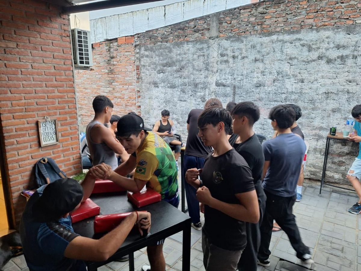 Quiénes son los tucumanos que competirán en el Sudamericano de lucha de brazos