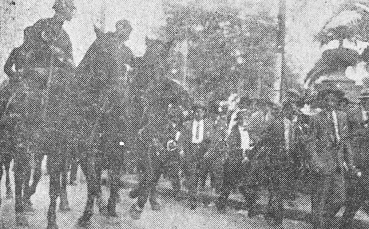Recuerdos fotográficos: de protestas sofocadas a palos y de actos masivos, en 14 fotos