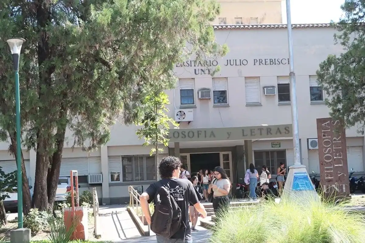 Filosofía y Letras firma convenios académicos con ocho países