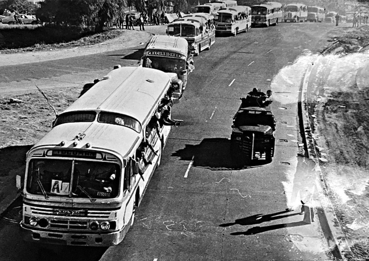 Recuerdos fotográficos: de protestas sofocadas a palos y de actos masivos, en 14 fotos
