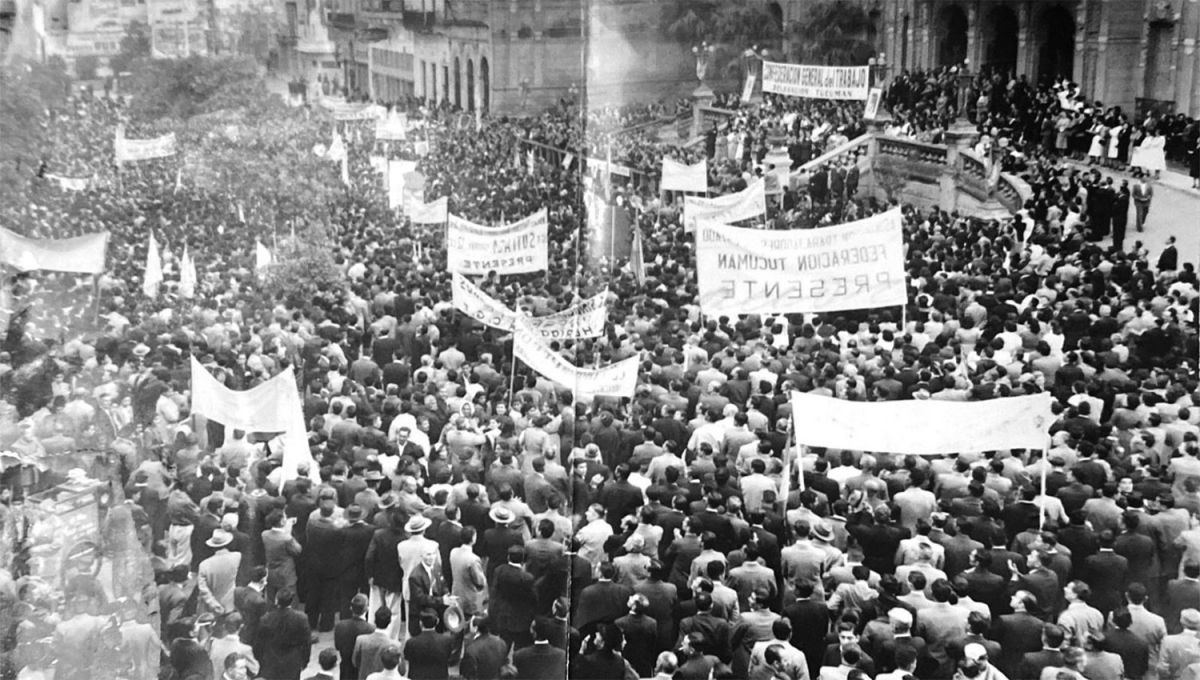 Recuerdos fotográficos: de protestas sofocadas a palos y de actos masivos, en 14 fotos