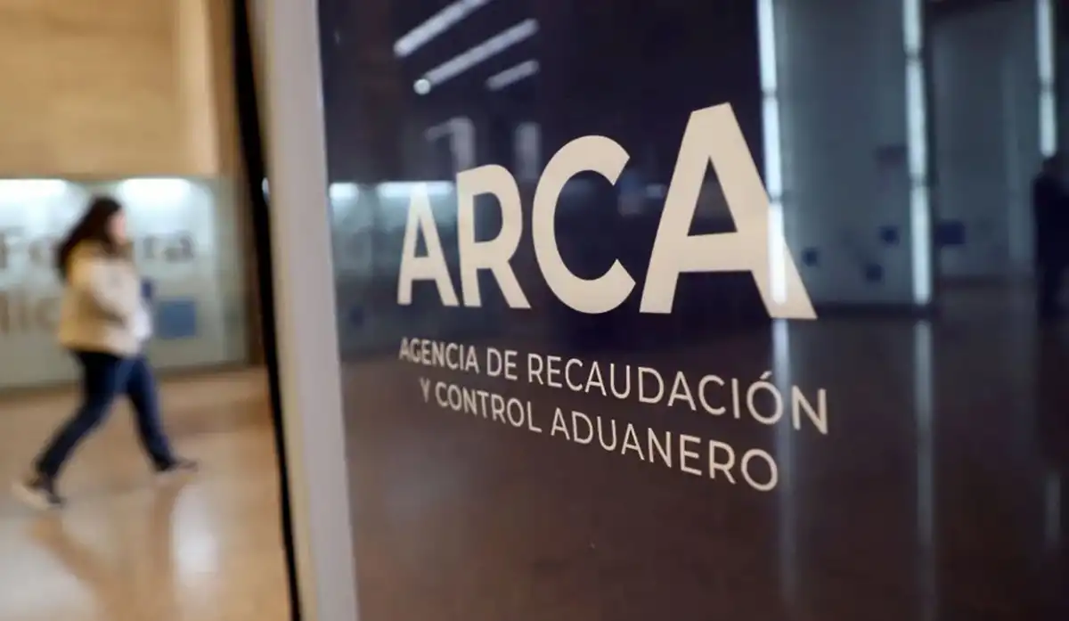 El pago de sueldo para empleadas domésticas debe estar constatado en un recibo.