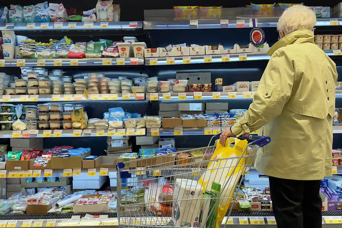 Jubilados y pensionados pueden acceder en mayo a descuentos y reintegros en supermercados, farmacias y otros comercios adheridos.