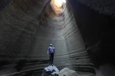 En qué provincia argentina está el volcán que puede recorrerse por dentro: parece un paisaje de otro planeta