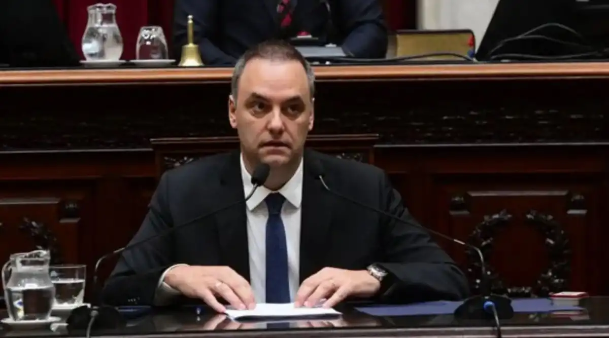 EN MEDIO DE LA POLÉMICA. Manuel Adorni expuso su informe de gestión en el Congreso nacional.