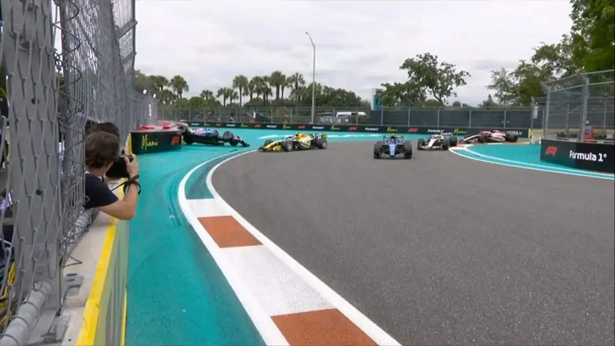 Gasly protagonizó un accidente con Lawson.