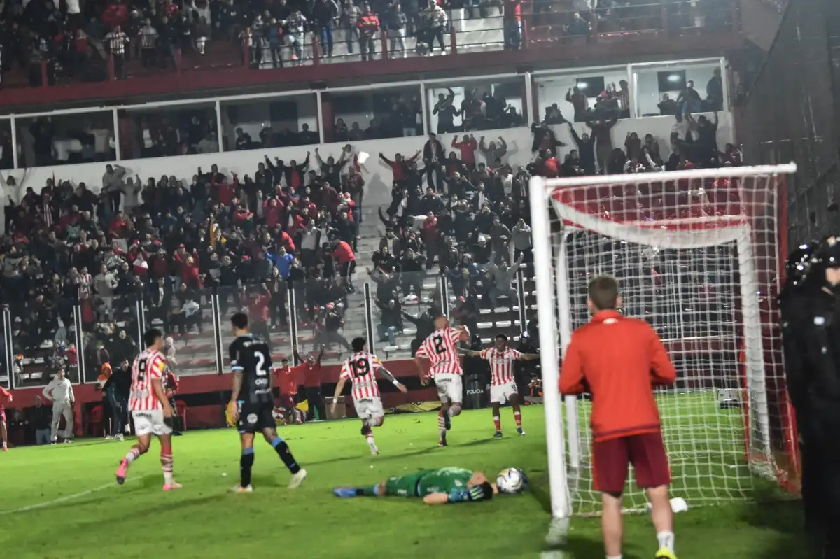 DESCARGA. El agónico gol de Ferreyra se gritó con alma y vida; Rafaela había hecho tiempo constantemente.