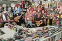 Milo J hizo historia en el Tiny Desk: el artista más joven en debutar con guiños a Morón, Mercedes Sosa y el Martín Fierro