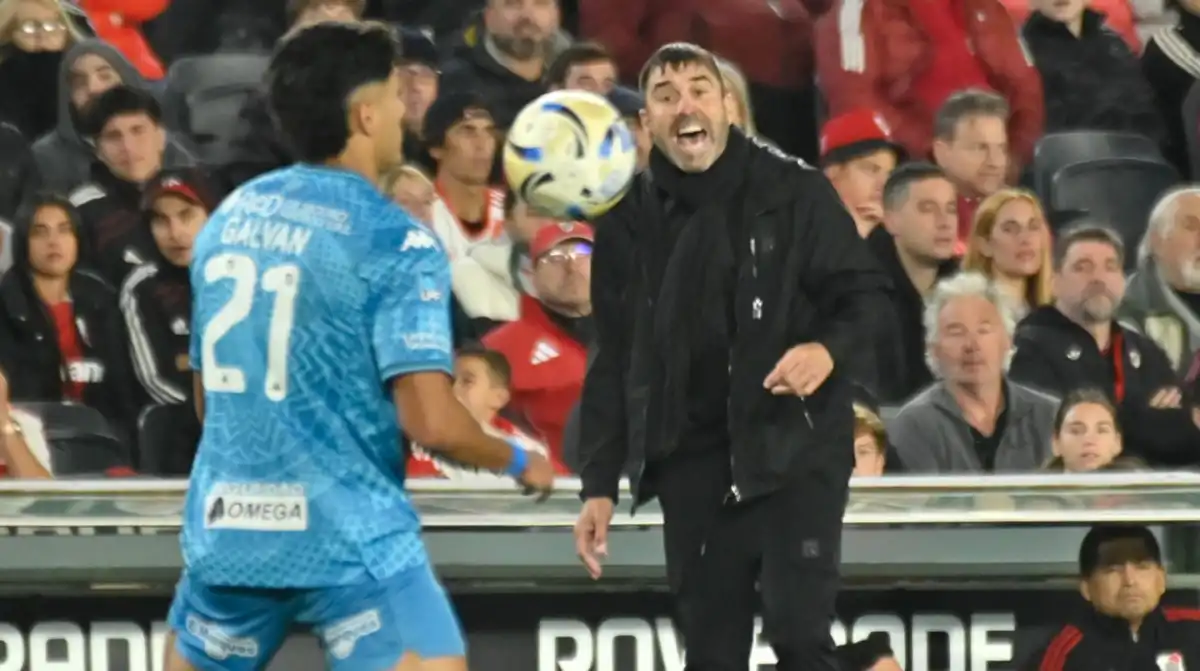 “Fue el peor partido desde que estoy acá”: la dura autocrítica de Coudet tras la derrota con Atlético