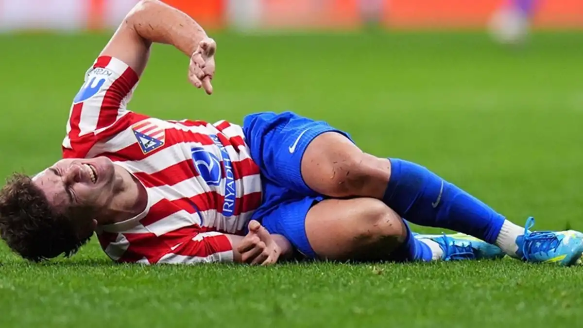 En la ida de las semis entre Atlético de Madrid y Arsenal, Julián Álvarez se retiró lesionado.