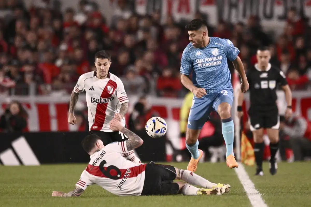 CONTROL. Leandro Díaz supera la marca de Aníbal Moreno en el Monumental.