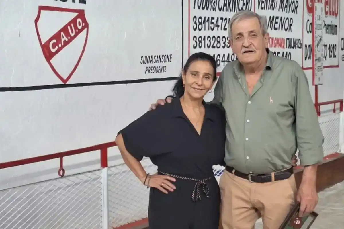 Silvia Sansone posa junto a Raúl Quiros, presidente de la Confederación Argentina de Bochas.