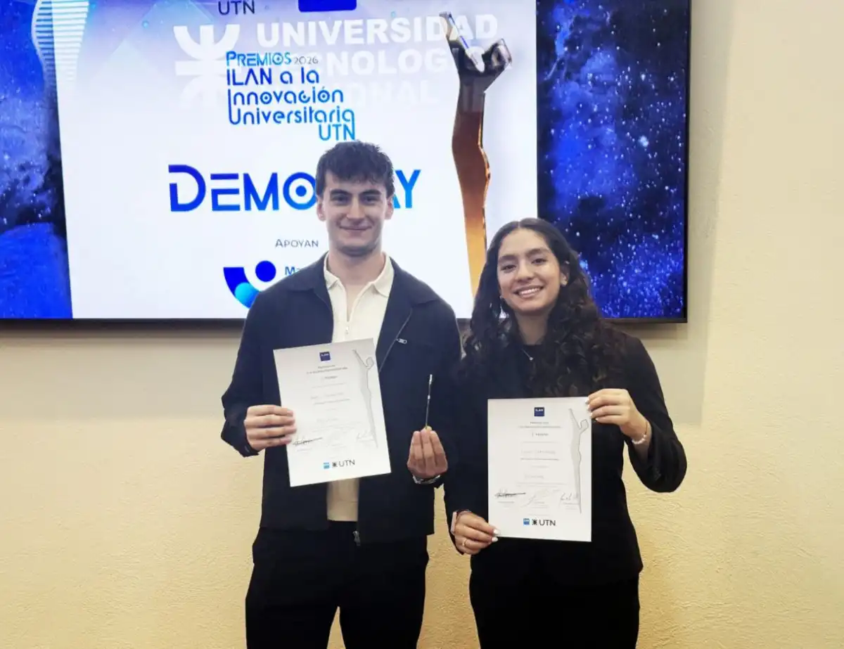 GANADORES. Alejo Palavecino y Lucía Domínguez, amos de 22 años, hablaron luego de conseguir el premio como estudiantes de la UTN.