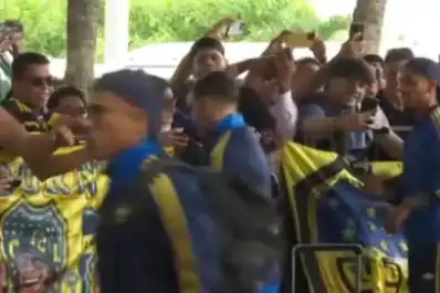 Boca ya está en Guayaquil: recibimiento multitudinario, toque de queda y equipo definido para enfrentar a Barcelona