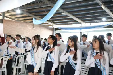 En un acto cargado de compromiso cívico, alumnos tucumanos prometieron lealtad a la Constitución