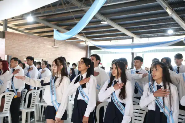En un acto cargado de compromiso cívico, alumnos tucumanos prometieron lealtad a la Constitución