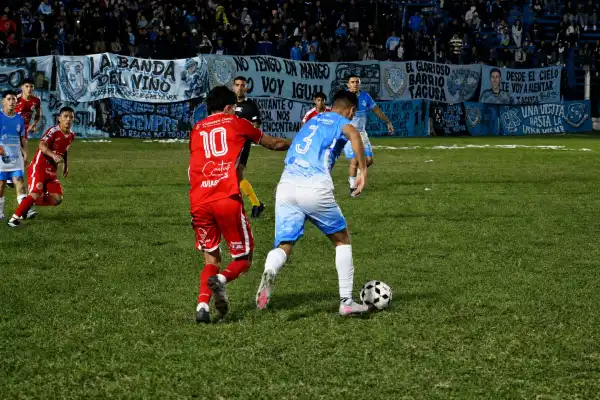Deportivo Aguilares venció a Jorge Newbery y festejó en el clásico ante una multitud