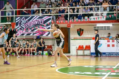 Es tucumana, surgió en Estudiantes y con 15 años llegó a la Liga Nacional de Básquet Femenina