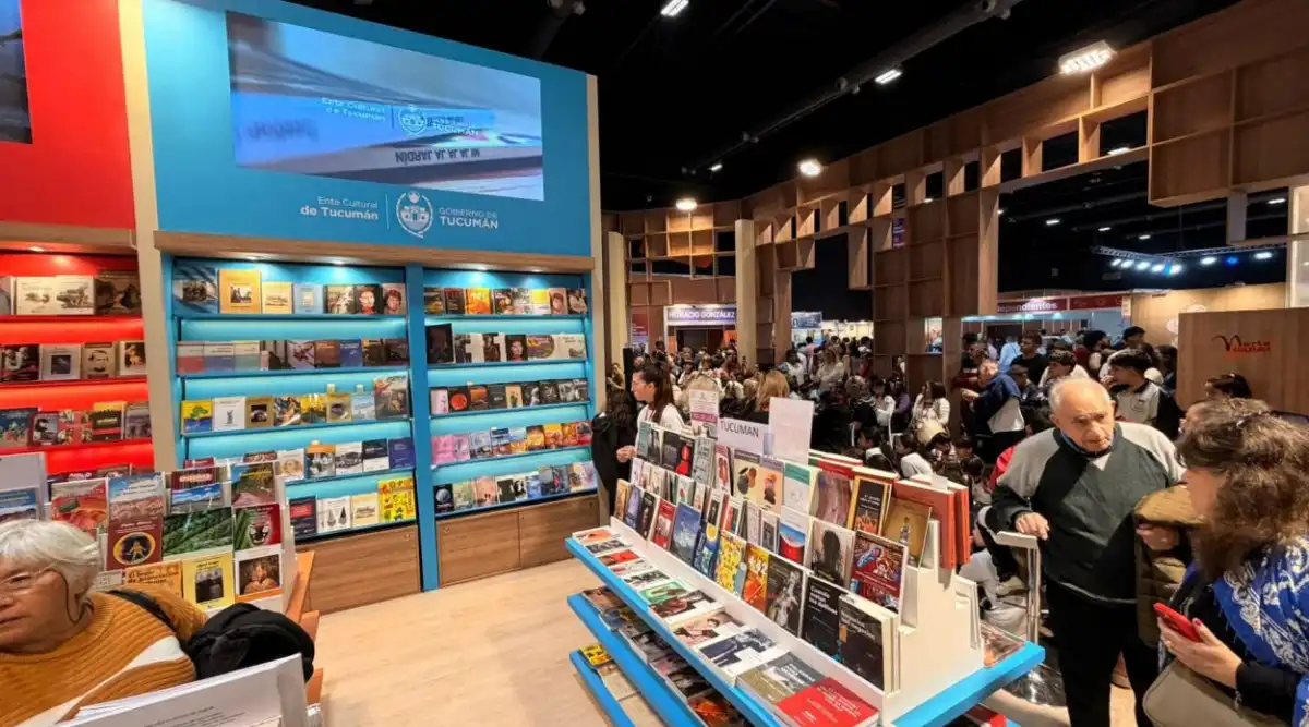 EN EL STAND NORTE CULTURA. Aquí funciona el espacio institucional de Tucumán en la Feria del Libro, con la participación de diversas editoriales.