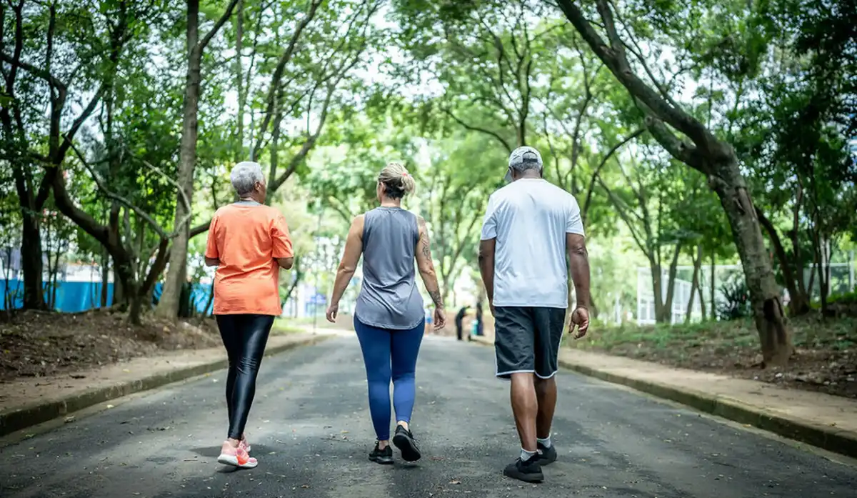 La ciencia señaló que las micro caminatas son una estrategia óptima para mejorar la salud. 