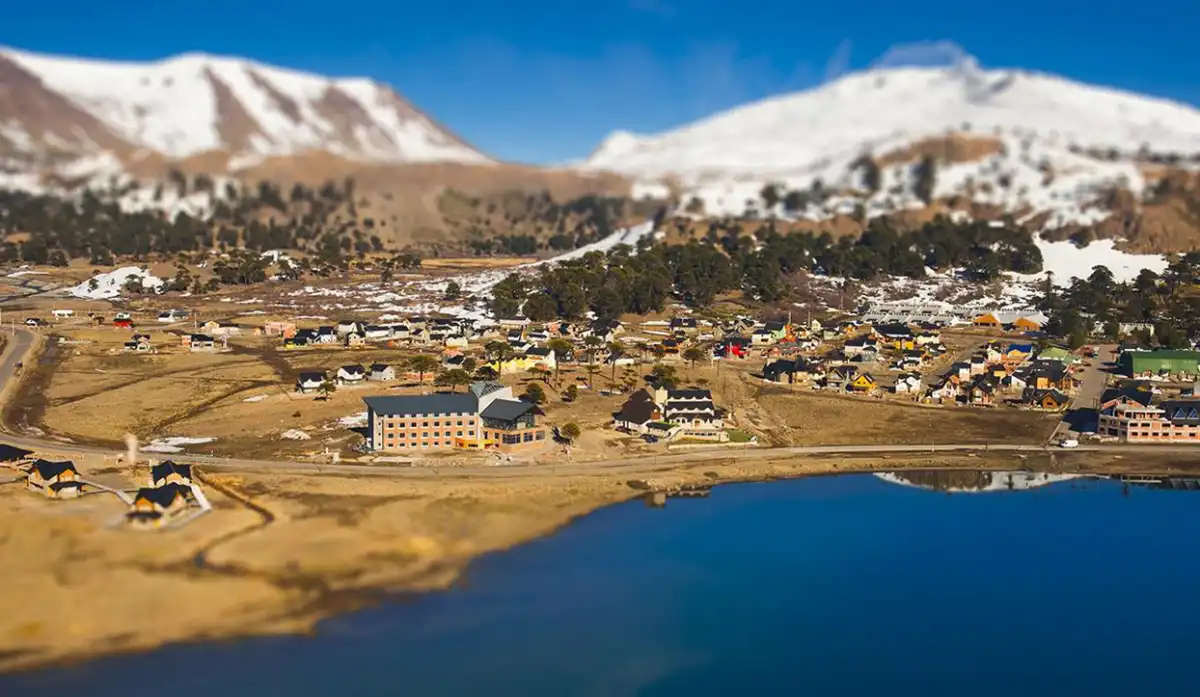 En Copahue, sus habitantes conviven con el volcán. 