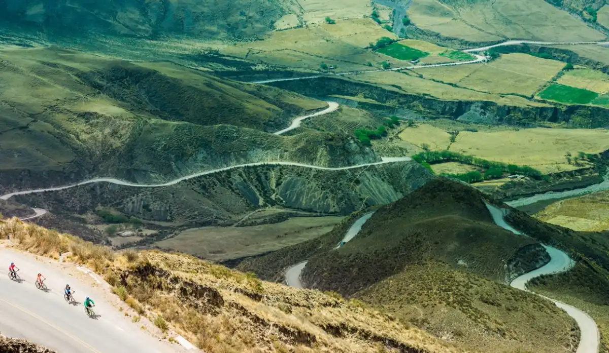 Cuesta del Obispo, una de las rutas más lindas de la Argentina. 