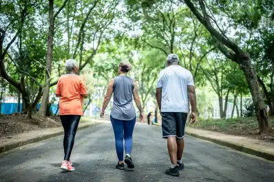 Un estudio demostró que las micro-caminatas pueden transformar tu salud