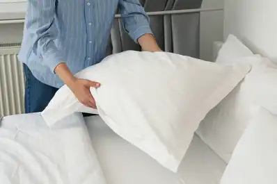 Cómo blanquear tus almohadas y eliminar bacterias con ingredientes caseros