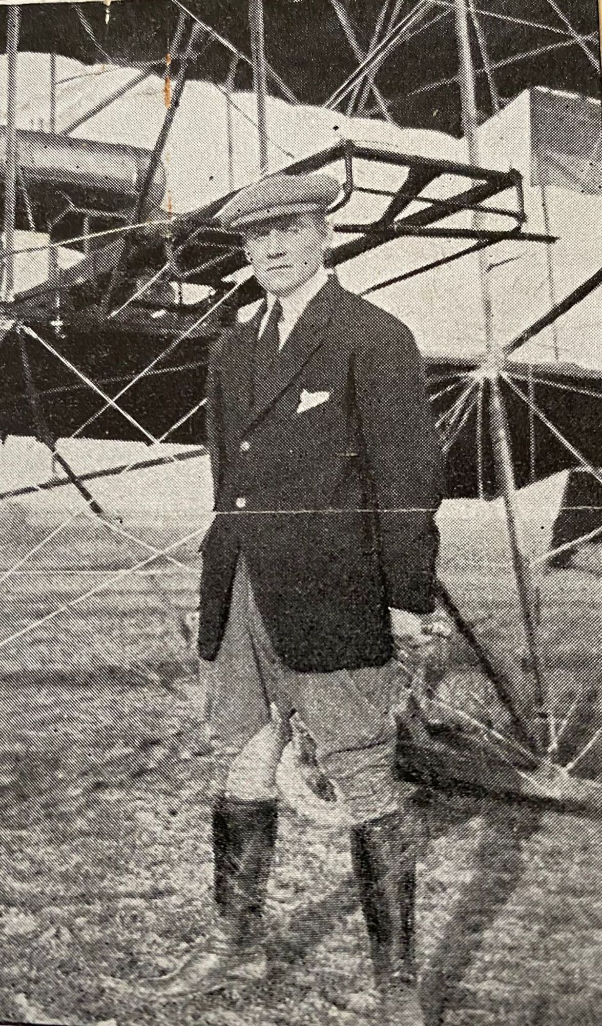 Recuerdos fotográficos: Paillette, el piloto que aterrizó con un avión tipo “jaula de gallinas” en el parque, en 1911