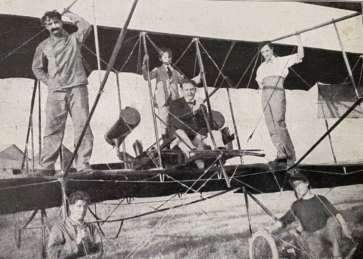 Recuerdos fotográficos: Paillette, el piloto que aterrizó con un avión tipo “jaula de gallinas” en el parque, en 1911