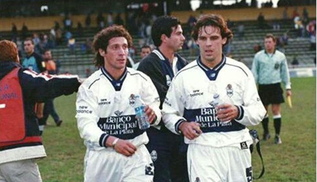 JUNTOS. Pedro Troglio y Andrés Yllana en su etapa como jugadores de Gimnasia de La Plata.