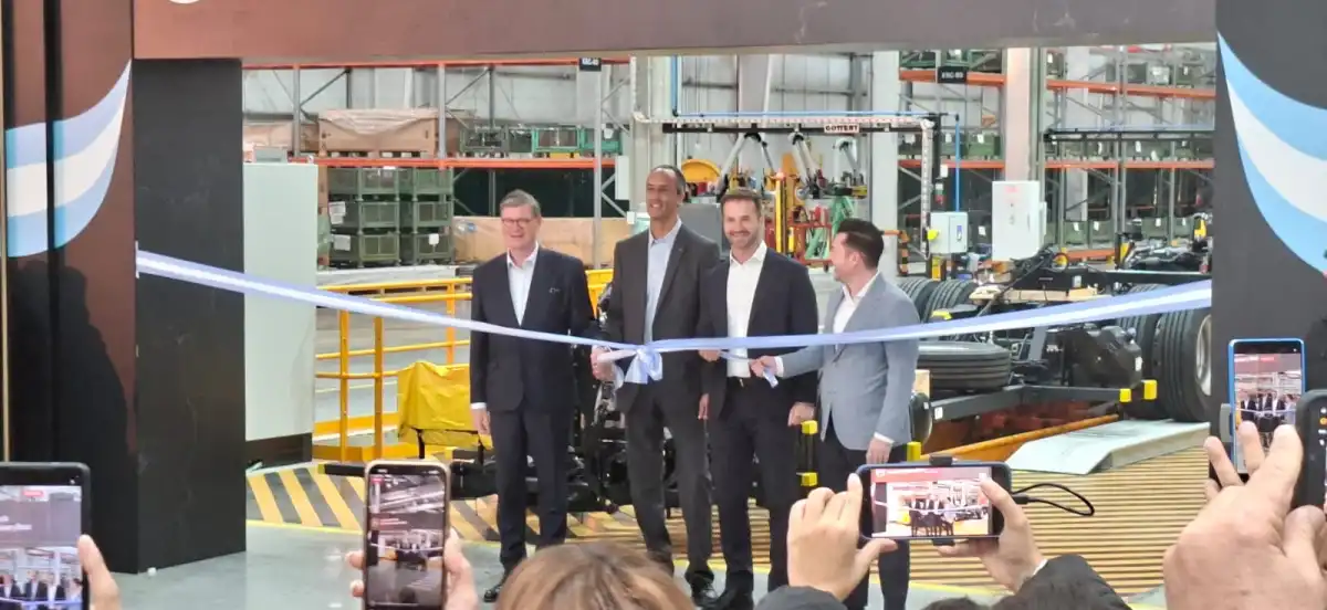 Mercedes-Benz inauguró en Zárate su primera planta automotriz construida desde cero en 15 años