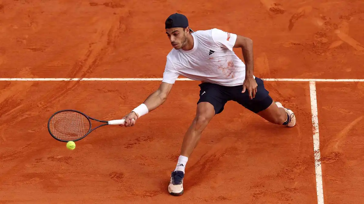 Masters de Roma: Cerúndolo brilló en su debut y Báez cayó, en una jornada marcada por la derrota de Djokovic