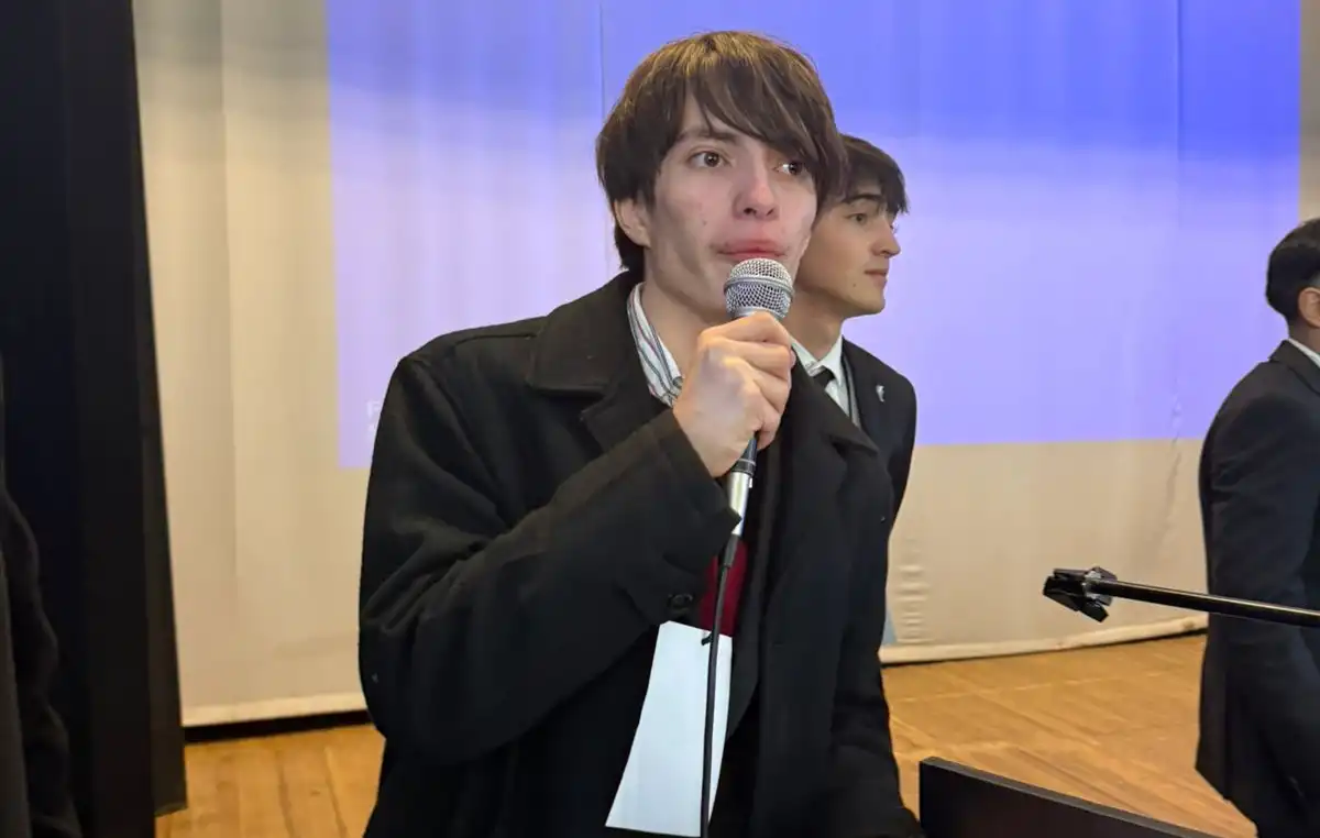 TODO POR LA BECA. Lautaro, estudiante de Ciencias Políticas, consiguió un intercambio en Alemania y lanzó una campaña para no perderlo. / CORTESÍA LAUTARO NUÑEZ