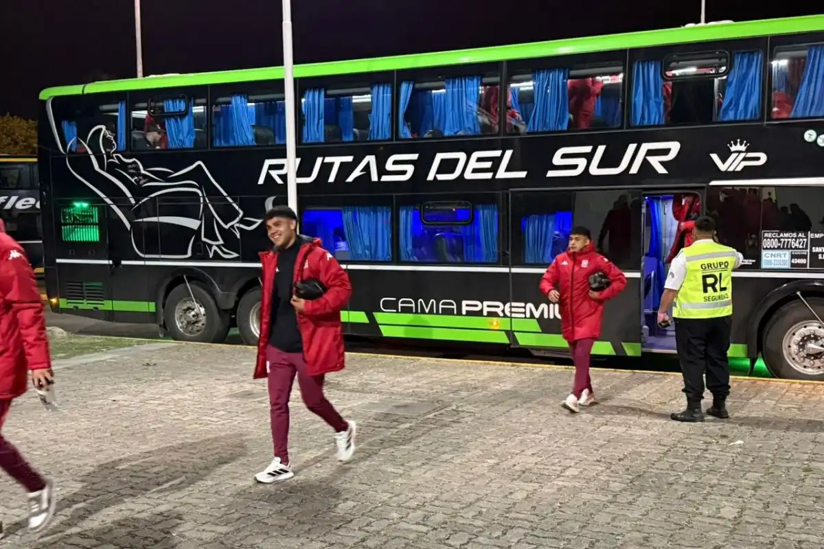 Así llega el plantel de San Martín al estadio