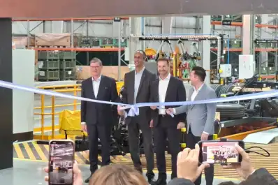 Mercedes-Benz inauguró en Zárate su primera planta automotriz construida desde cero en 15 años