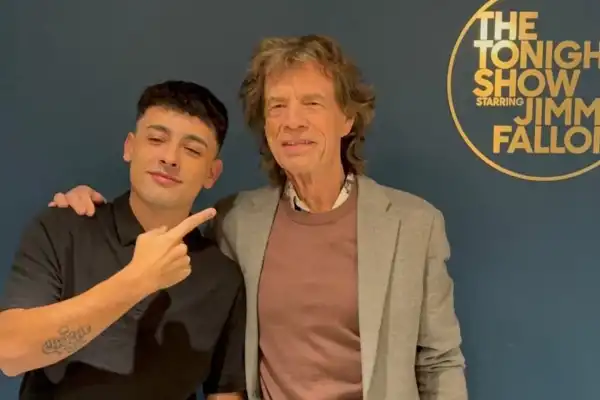 Trueno compartió imágenes de su encuentro con Mick Jagger tras brillar en el programa de Jimmy Fallon