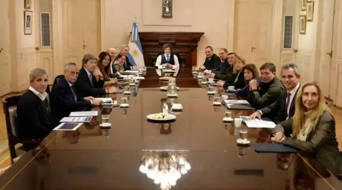 RESPALDO. El Presidente le puso el pecho a la situación de Adorni.
