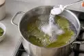 Hervir hojas de laurel con bicarbonato: para qué sirve y por qué lo recomiendan