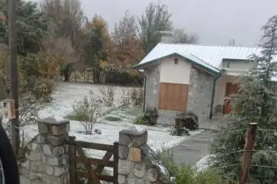 Se cumplió el pronóstico y llegó la nieve a Tafí del Valle