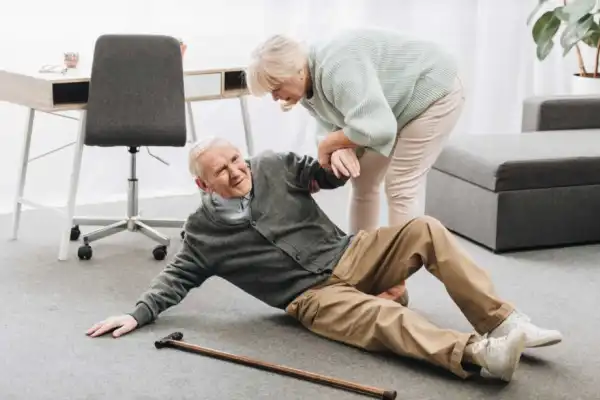 A partir de esta edad hay que fortalecer piernas, revisar el calzado y adaptar la casa