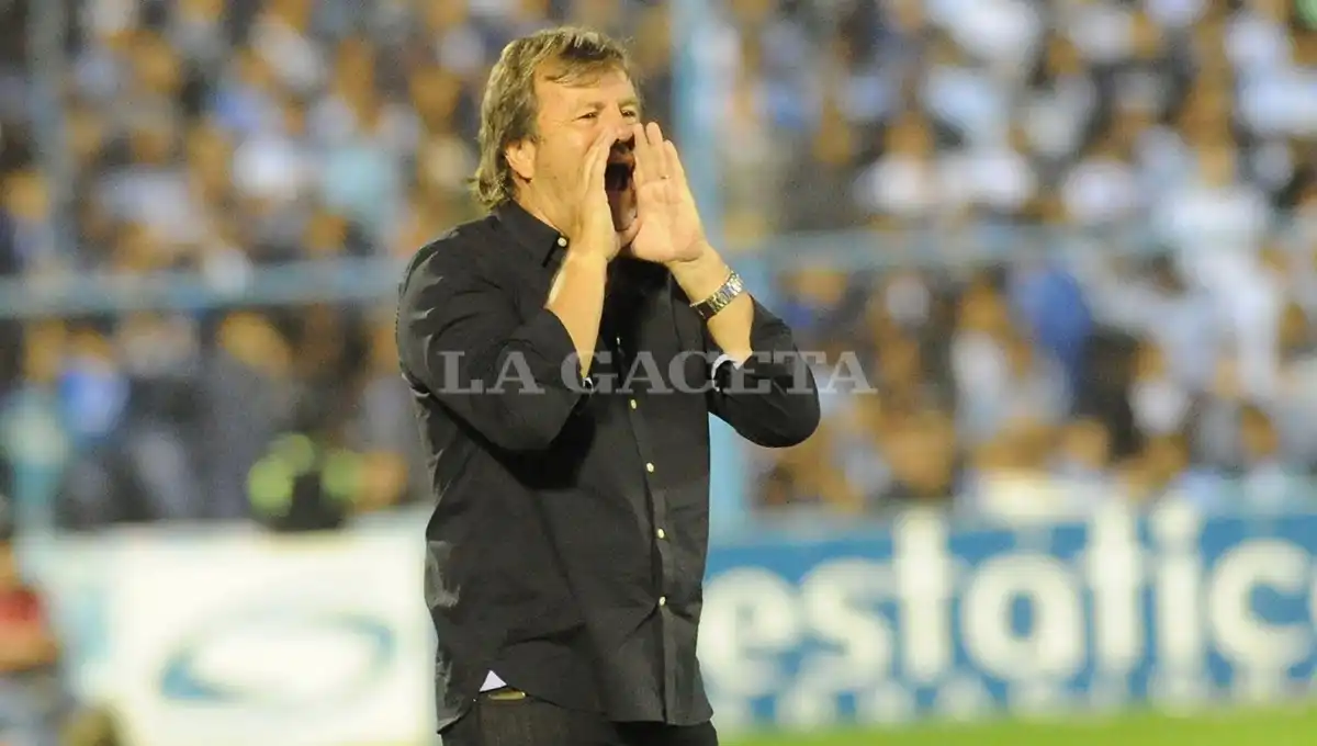 LA ÚNICA VEZ. Dirigiendo a Atlético Tucumán, Ricardo Zielinski perdió el único clásico que dirigió en Primera División en la última década.