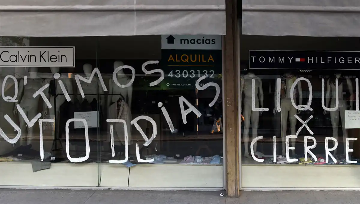 LOS MÁS GOLPEADOS. Los comercios de venta de indumentaria fueron los que más retrocedieron en ventas en todo el país.