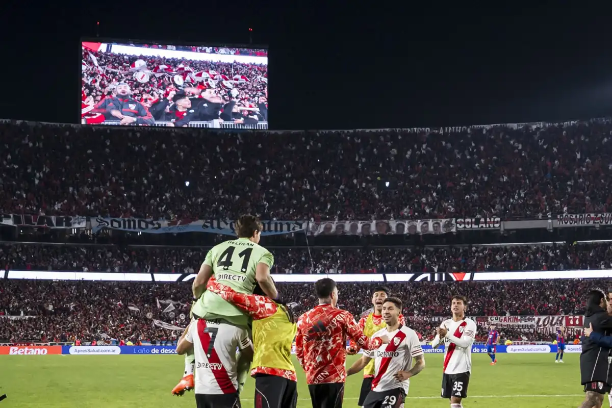 En una noche dramática, River derrotó a San Lorenzo por penales y se metió en cuartos de final