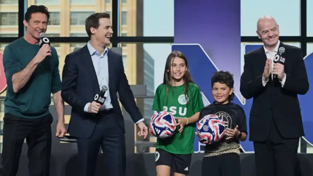 COMPROMISO GLOBAL. El presidente de la FIFA, Gianni Infantino, destacó el valor estratégico de vincular el fútbol con la formación escolar como herramienta para transformar realidades en las comunidades más vulnerables del planeta.